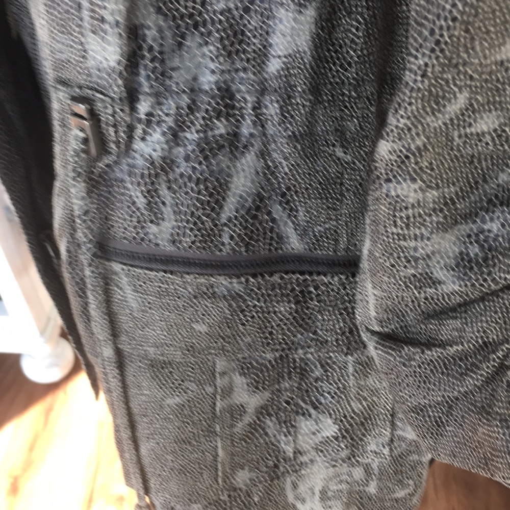Lightweight jacket - Picture 3 of 6